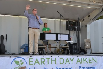 Mayor Osbon speaks to Earth Day Aiken visitors from the stage - EDA 2017