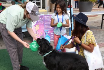 Canine meets scoop the poo exhibitor, EDA 2023