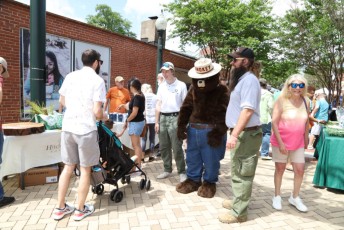 Smokey the Bear in The Alley, EDA 2023